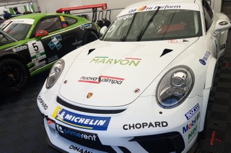 La Porsche di Alberto Cerqui, Dinamic Motorsport, nel garage