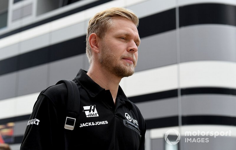Kevin Magnussen, Haas F1 Team arrives at the track