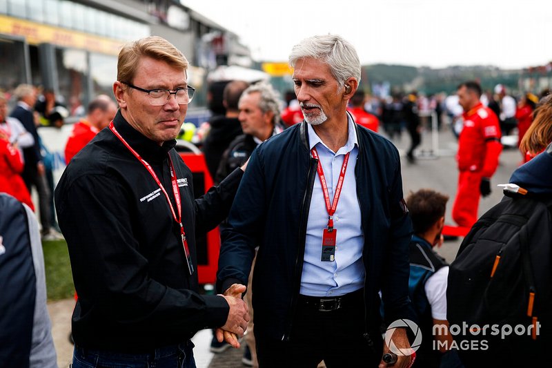 Former world champions Mika Hakkinen and Damon Hill on the grid