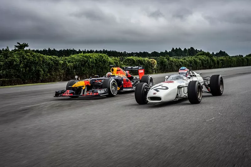 Max Verstappen Red Bull Racing RB8, Takuma Sato, Honda RA272