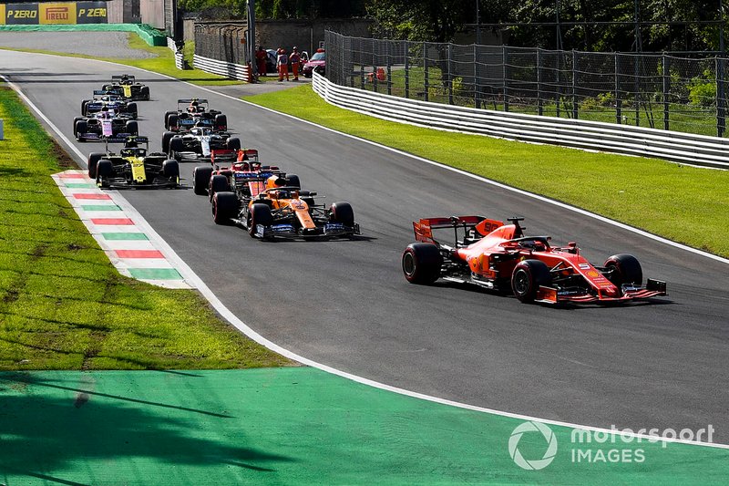 Sebastian Vettel, Ferrari SF90, leads Carlos Sainz Jr., McLaren MCL34, Charles Leclerc, Ferrari SF90, Daniel Ricciardo, Renault F1 Team R.S.19, and the remainder of the Q3 participants