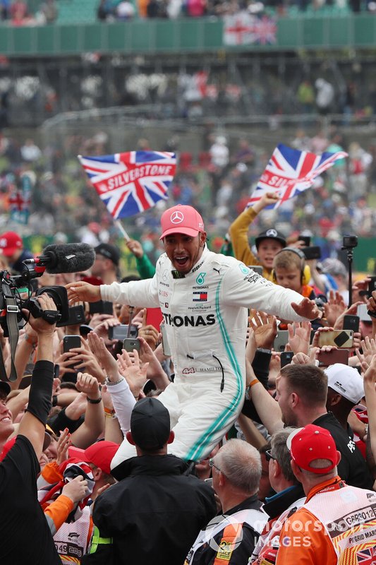 Race winner Lewis Hamilton, Mercedes AMG F1