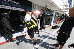 Winner Maximilian Bühk, Team HTP Motorsport celebrates with team