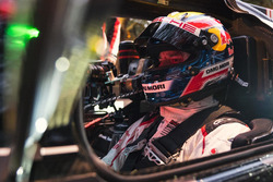 Mark Webber con el Porsche 919 LMP1 híbrido en Londres