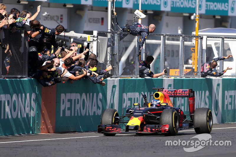 Race winner Daniel Ricciardo, Red Bull Racing