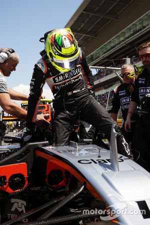 Sergio Perez, Sahara Force India F1 VJM09 on the grid