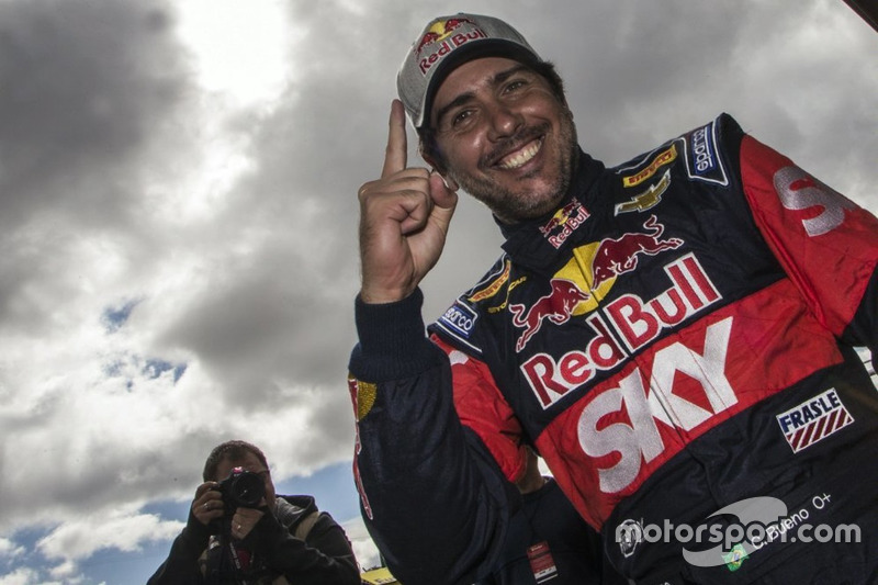 Na Stock Car, corridas emocionantes e definidas no fim. Cacá Bueno bateu Marcos Gomes em uma bela disputa para vencer a corrida 1 em Cascavel.