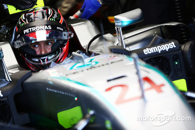 Esteban Ocon, Mercedes AMG F1 W07 Hybrid Test Driver