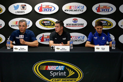 Doug Duchardt, Hendrick Motorsports general manager, Alex Bowman and Greg Ives, Dale Earnhardt Jr.'s crew chief