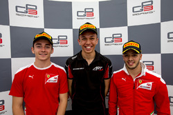 Le vainqueur Alexander Albon, ART Grand Prix, le deuxième Charles Leclerc, ART Grand Prix, le troisième Antonio Fuoco, Trident