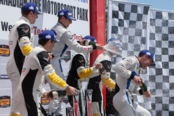 GTLM podium: ganadores, #67 Chip Ganassi Racing Ford GT: Ryan Briscoe, Richard Westbrook, segundos #