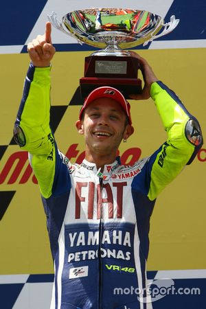 Podio: ganador Valentino Rossi, Yamaha Factory Racing