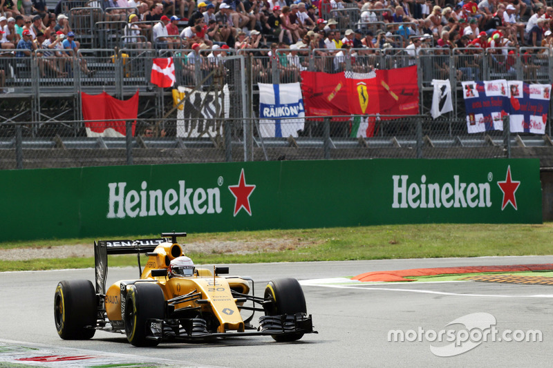 21: Kevin Magnussen, Renault Sport F1 Team RS16