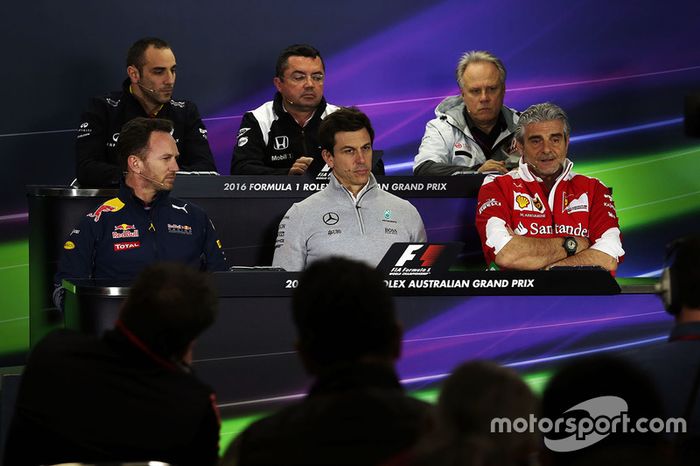 Cyril Abiteboul, Renault Sport F1 Director, Eric Boullier, McLaren Director de Carrera; Gene Haas, Presidente de Haas Automotion, Christian Horner, Red Bull Racing Director del equipo, Toto Wolff, Mercedes AMG F1 Accionista y Director Ejecutivo, Maurizio A