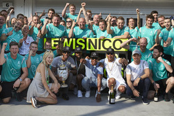 Winner Lewis Hamilton, Mercedes AMG F1 Team, second place Nico Rosberg, Mercedes AMG F1 Team celebra