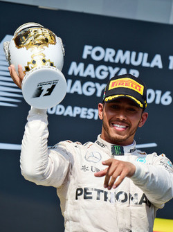 Race winner Lewis Hamilton, Mercedes AMG F1 celebrates on the podium