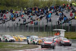 Старт гонки - Хосе-Мария Лопес, Citroën World Touring Car Team, Citroën C-Elysée WTCC лидирует