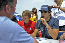 autograph session, Pedro Piquet, Van Amersfoort Racing Dallara F312 Mercedes-Benz