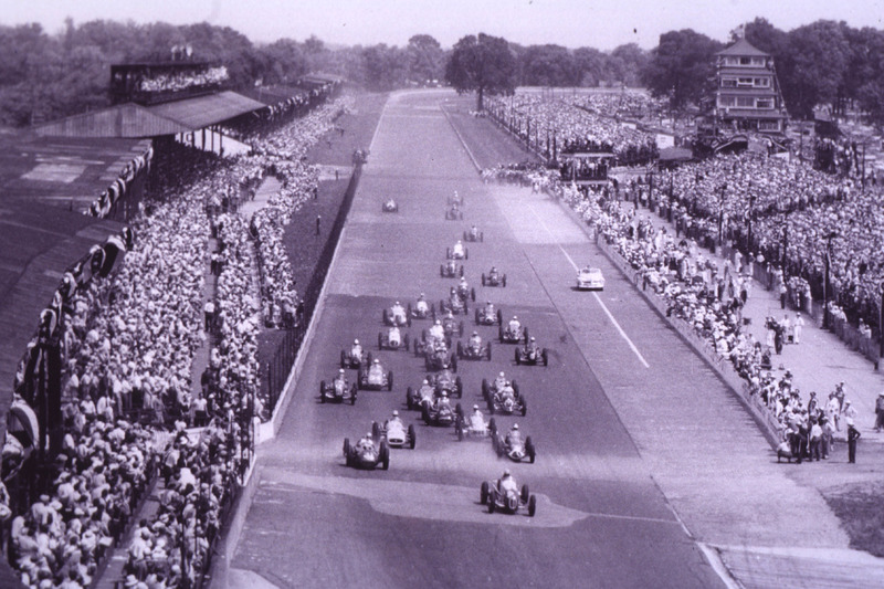 Walt Faulkner foi o pole das 500 Milhas de Indianápolis de 1950, quando a corrida fazia parte do calendário da F1, igualando os feitos de Farina e Fangio.