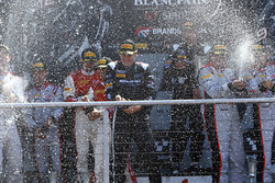 Podium: race winners Jules Szymkowiak, Bernd Schneider, second place Franck Perera, Marlon Stockinger, third place Enzo Ide, Christopher Mies