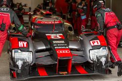 #8 Audi Sport Team Joest Audi R18 e-tron quattro: Lucas di Grassi, Loic Duval, Oliver Jarvis