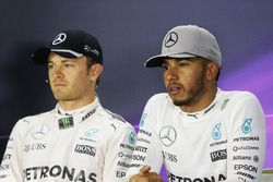 (L to R): Nico Rosberg, Mercedes AMG F1 and team mate Lewis Hamilton, Mercedes AMG F1 in the FIA Press Conference