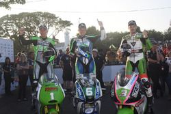 Podium: second place Martin Jessop, Kawasaki, race winner Ivan Lintin, Kawasaki, third place James H