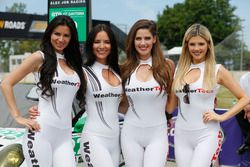 Chicas de WeatherTech