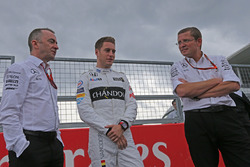 Stoffel Vandoorne, third driver, McLaren F1 Team drives the 1989 McLaren MP4/5 of Alain Prost, Paddy Lowe, Mercedes AMG F1 Executive Director,