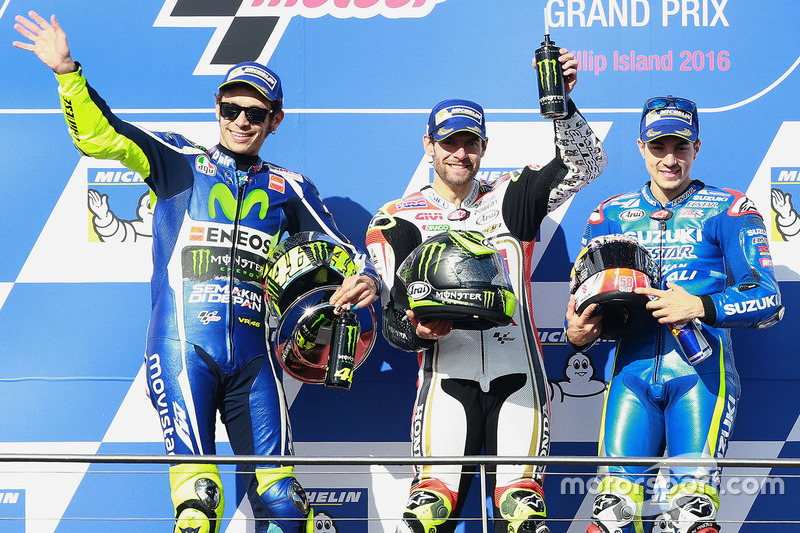 Podium 2016: Pemenang balapan, Cal Crutchlow, Team LCR Honda; Peringkat kedua, Valentino Rossi, Yamaha Factory Racing; Peringkat ketiga, Maverick Viñales, Team Suzuki Ecstar MotoGP