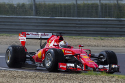 Sebastian Vettel, Ferrari, teste les pneus Pirelli 2017