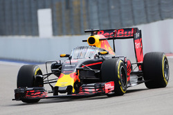 Daniel Ricciardo, Red Bull Racing RB12 with the Aero Screen