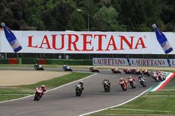 Chaz Davies, Aruba.it Racing - Ducati Team leads at the start