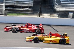 Ryan Hunter-Reay, Andretti Autosport Honda, und Scott Dixon, Chip Ganassi Racing Chevrolet