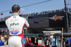 Oriol Servia, Schmidt Peterson Motorsports Honda watches Sam Schmidt piloting the ARROW Chevrolet Corvette