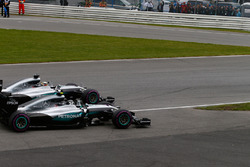 Lewis Hamilton, Mercedes AMG F1 W07 Hybrid and team mate Nico Rosberg, Mercedes AMG F1 W07 Hybrid at the start of the race