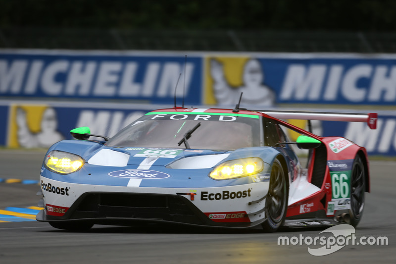 32: Ford GT команды Ford Chip Ganassi Racing (№66): Оливье Пла, Штефан Мюкке, Билли Джонсон