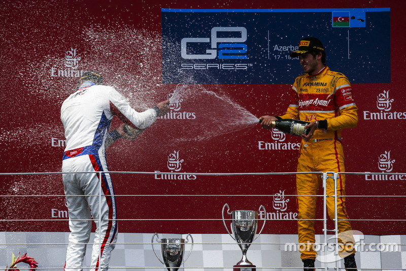 Il vincitore della gara Antonio Giovinazzi, PREMA Racing e il secondo classificato Sergey Sirotkin, ART Grand Prix
