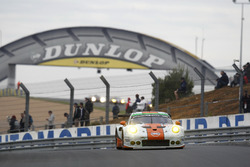#86 Gulf Racing Porsche 911 RSR: Michael Wainwright, Adam Carroll, Ben Barker