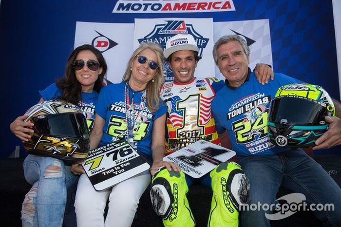 Toni Elías, Suzuki Team Campeón Moto América con su Familia