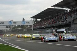 Start GTE Pro: #67 Ford Chip Ganassi Racing Ford GT: Andy Priaulx, Harry Tincknell leads