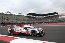 #8 Toyota Gazoo Racing Toyota TS050 Hybrid: Anthony Davidson, Sébastien Buemi, Kazuki Nakajima