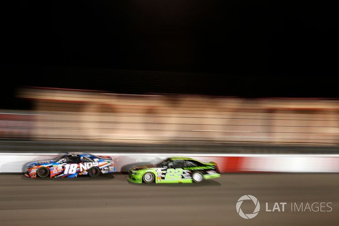 Kyle Busch, Joe Gibbs Racing Toyota, Brad Keselowski, Team Penske Ford