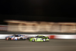 Kyle Busch, Joe Gibbs Racing Toyota, Brad Keselowski, Team Penske Ford