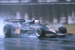 Mario Andretti, Lotus 77 Ford
