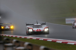 #2 Porsche Team Porsche 919 Hybrid: Timo Bernhard, Earl Bamber, Brendon Hartley
