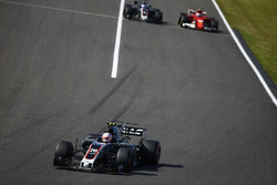 Kevin Magnussen, Haas F1 Team VF-17, Kimi Raikkonen, Ferrari SF70H, Romain Grosjean, Haas F1 Team VF-17