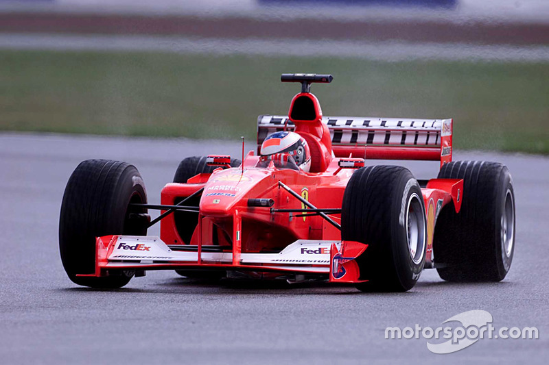 Ferrari en el Gran Premio de Gran Bretaña de 2000: el equipo disfrazó su asociación con Marlboro en el diseño del alerón trasero