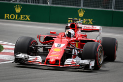 Sebastian Vettel, Ferrari SF70H waves