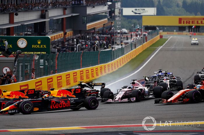 Max Verstappen, Red Bull Racing RB13, Daniel Ricciardo, Red Bull Racing RB13, Sergio Pérez, Sahara Force India F1 VJM10